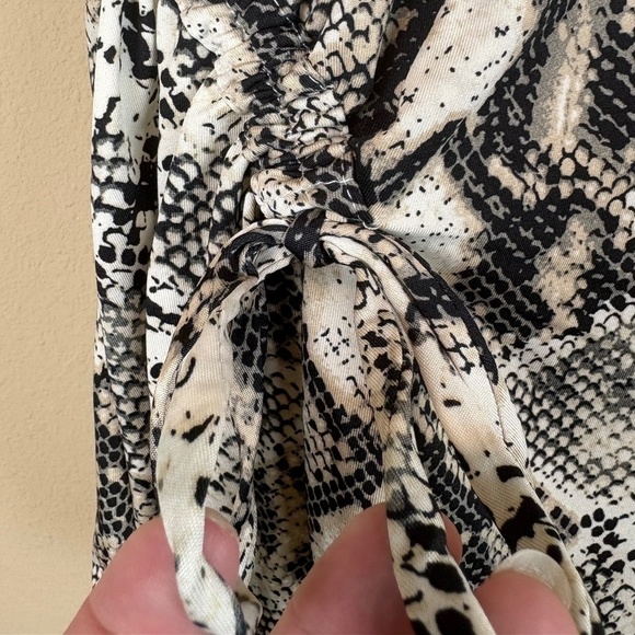 NWT NY Collection Short Sleeve Snake Print Pullover Top with Drawstring Detail - Picture 5 of 11